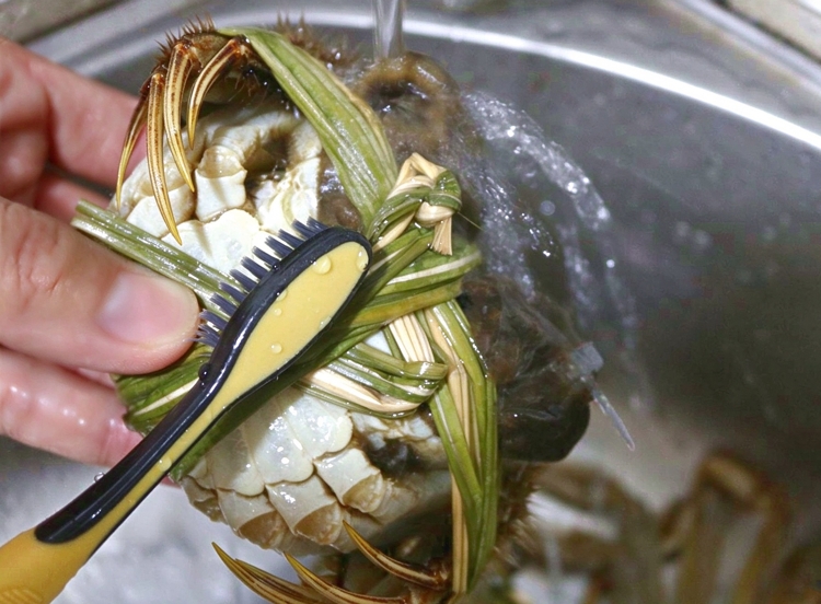 绿庭弘兴化大闸蟹食用前如何清洗?